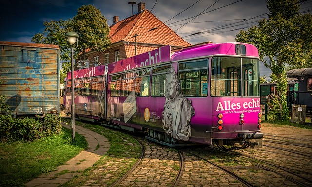 růžová tramvaj