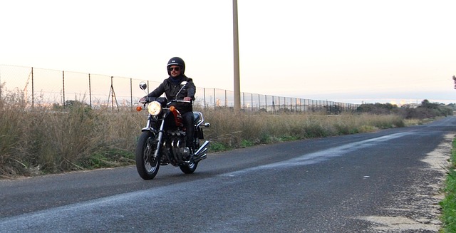 muž na motorce.jpg